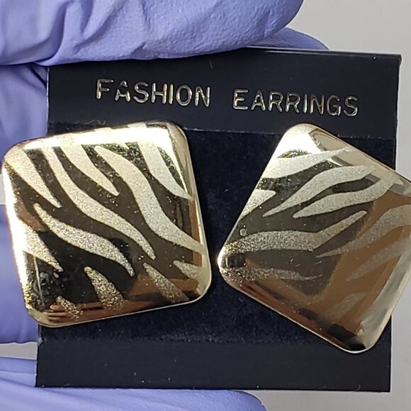 Bold Gold Tone Zebra Print Stud Earrings – Retro Animal Print Statement Jewelry - Picture 4 of 7